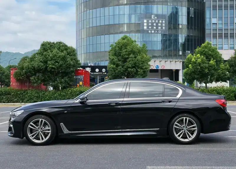 2018 BMW 7 Series 730Li Leading Edition M Sport Package — миниатюра 4