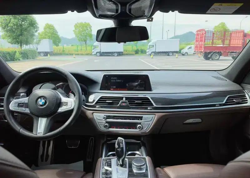 2018 BMW 7 Series 730Li Leading Edition M Sport Package — миниатюра 7