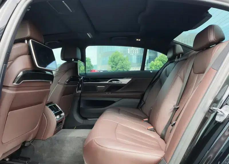2018 BMW 7 Series 730Li Leading Edition M Sport Package — миниатюра 9