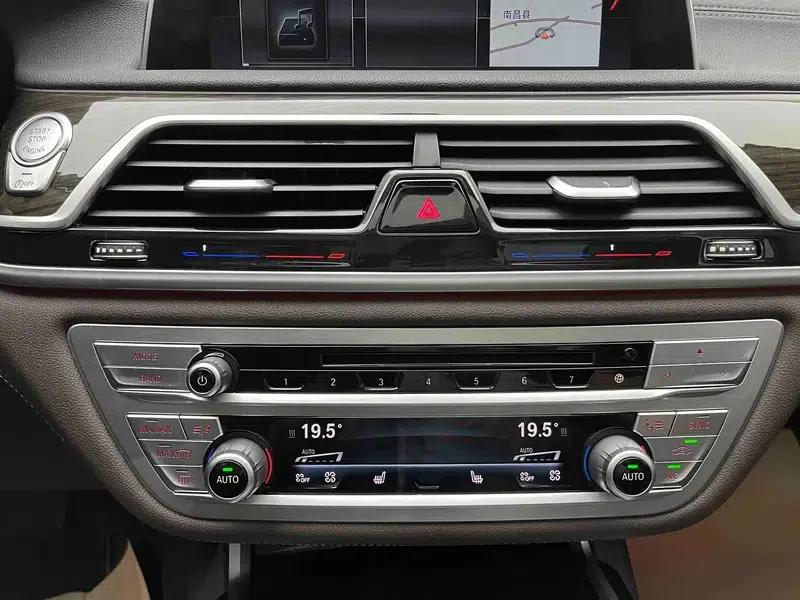 2017 BMW 7 Series 730Li Leading Edition — миниатюра 16
