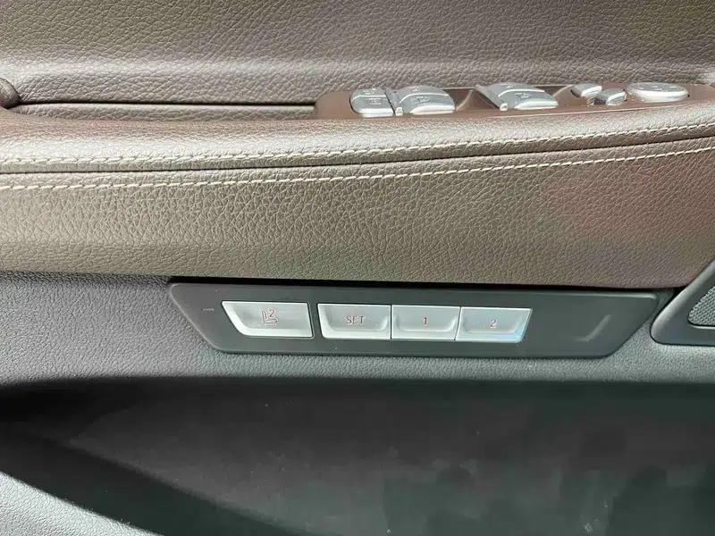 2017 BMW 7 Series 730Li Leading Edition — миниатюра 17