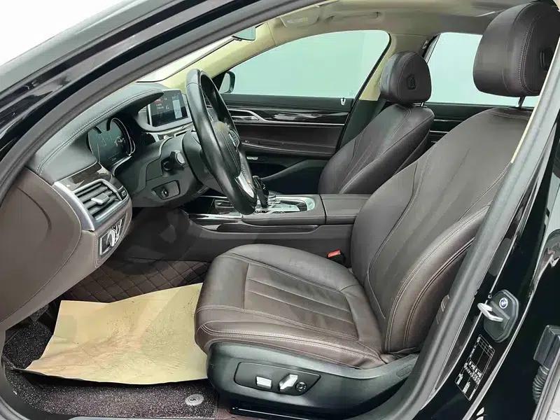2017 BMW 7 Series 730Li Leading Edition — миниатюра 24