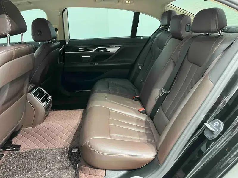 2017 BMW 7 Series 730Li Leading Edition — миниатюра 25