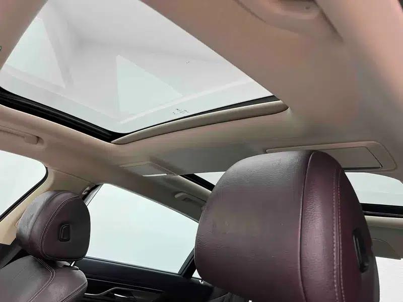 2017 BMW 7 Series 730Li Leading Edition — миниатюра 26