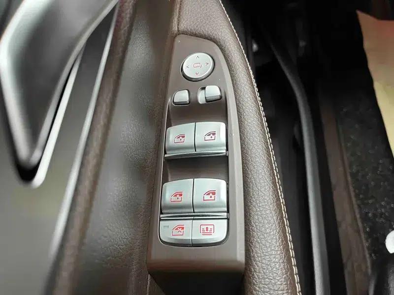2017 BMW 7 Series 730Li Leading Edition — миниатюра 28