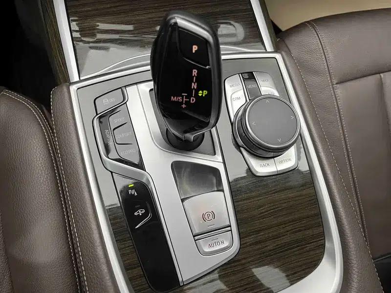 2017 BMW 7 Series 730Li Leading Edition — миниатюра 29