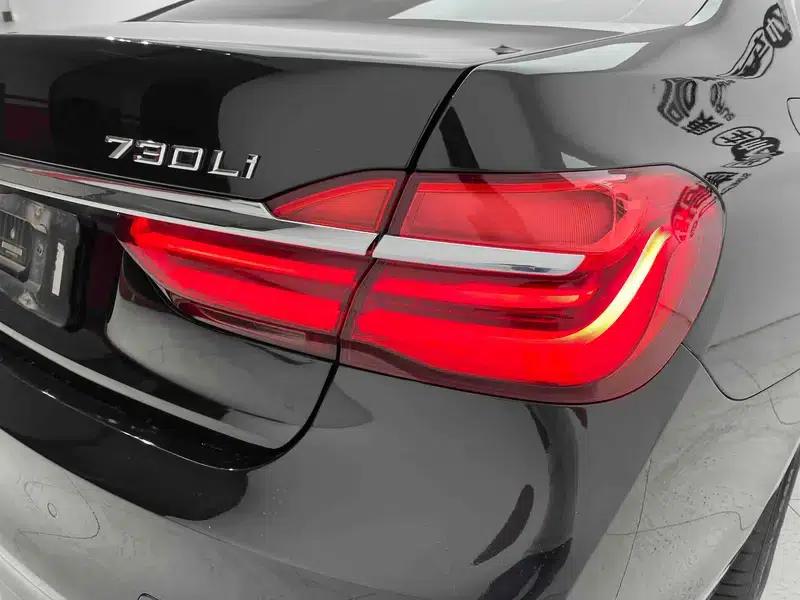 2017 BMW 7 Series 730Li Leading Edition — миниатюра 9