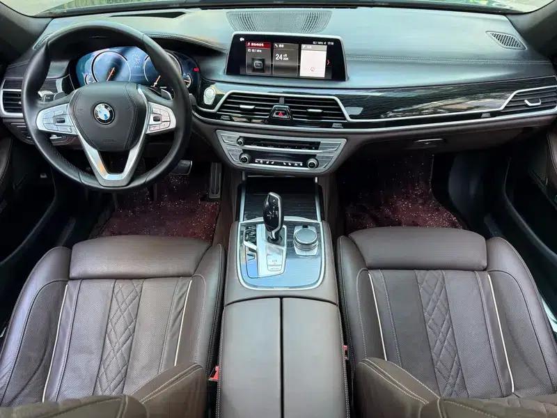 2018 BMW 7 Series 730Li Luxury M Sport Package — миниатюра 11