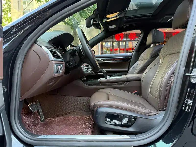 2018 BMW 7 Series 730Li Luxury M Sport Package — миниатюра 12