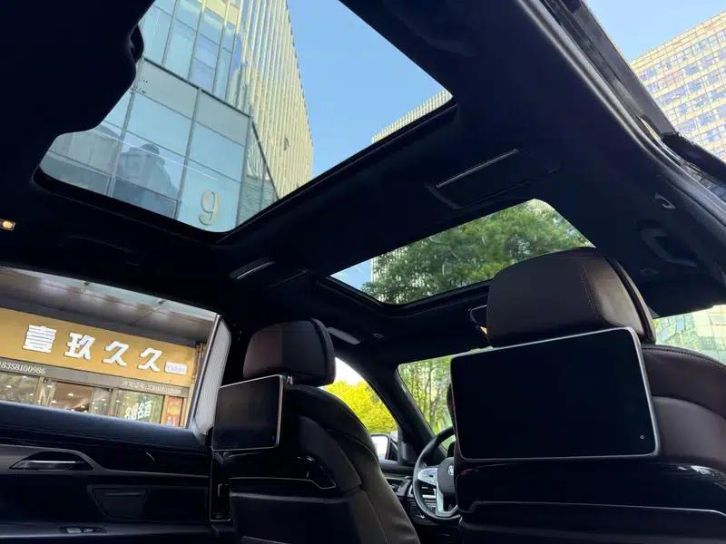 2018 BMW 7 Series 730Li Luxury M Sport Package — миниатюра 14