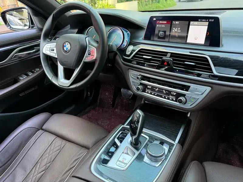 2018 BMW 7 Series 730Li Luxury M Sport Package — миниатюра 8