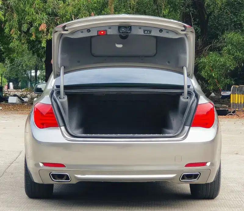 BMW 7 Series 2009 740Li Leading Edition — миниатюра 9