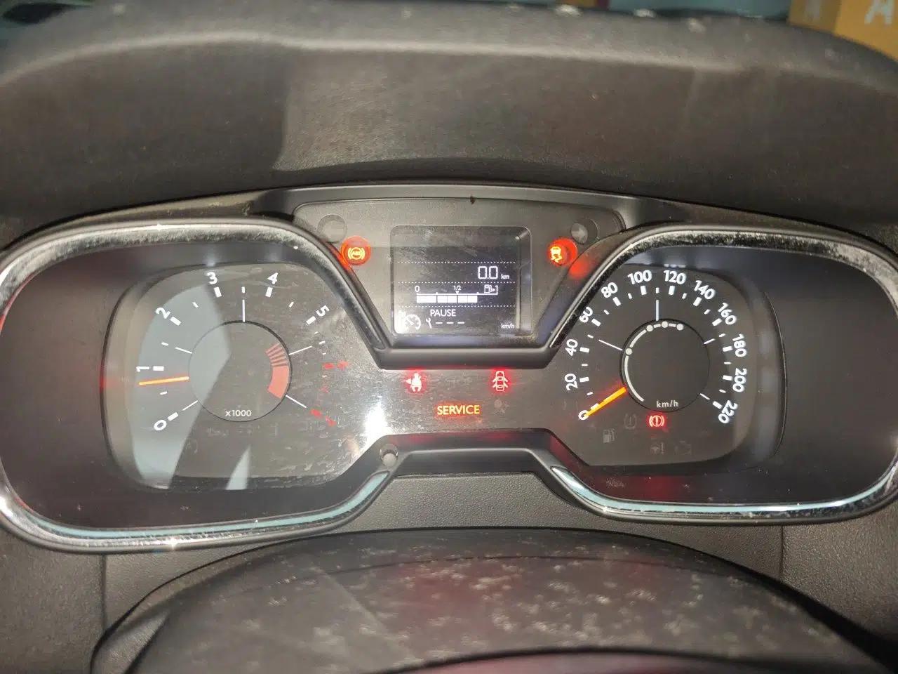 Citroen C4 Sega 2016 1.6L Manual Luxury Model — миниатюра 11