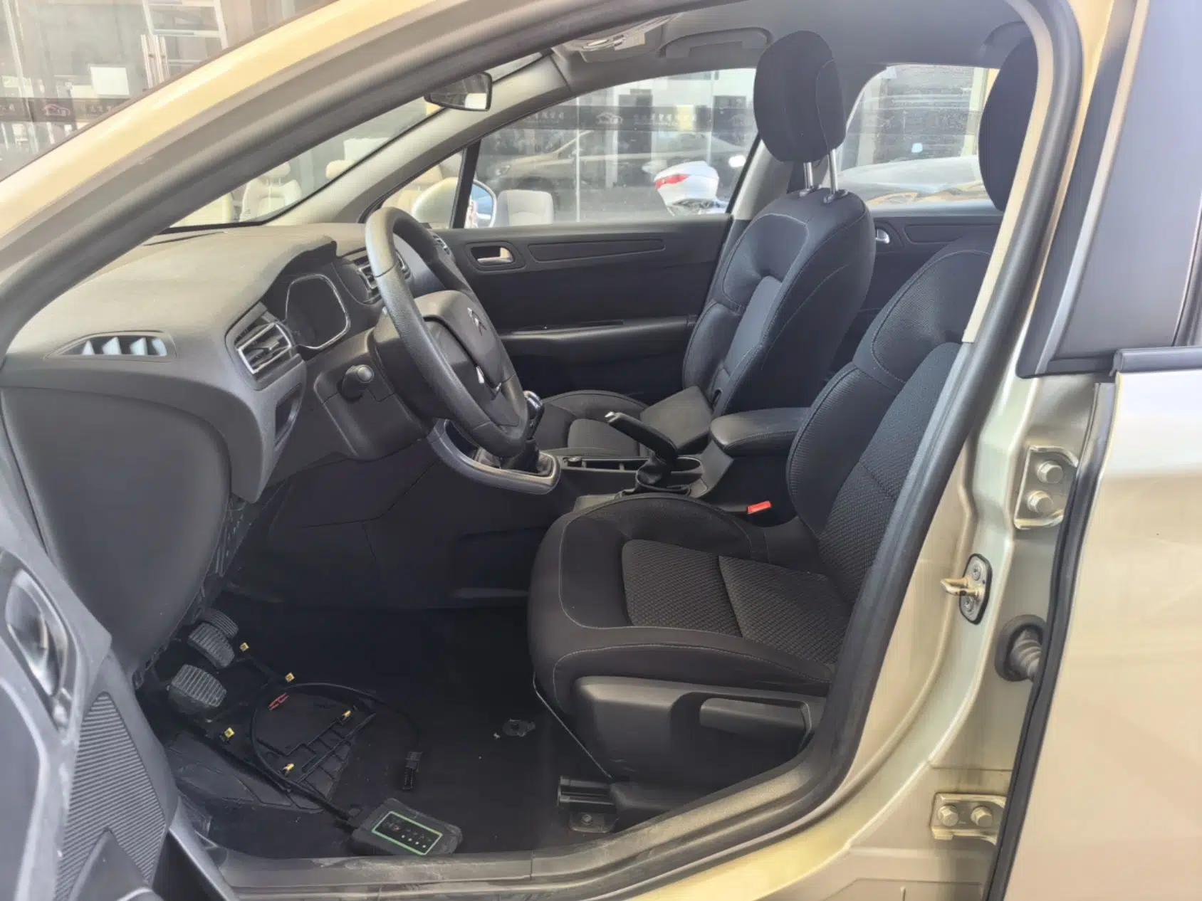 Citroen C4 Sega 2016 1.6L Manual Comfort Model — миниатюра 17