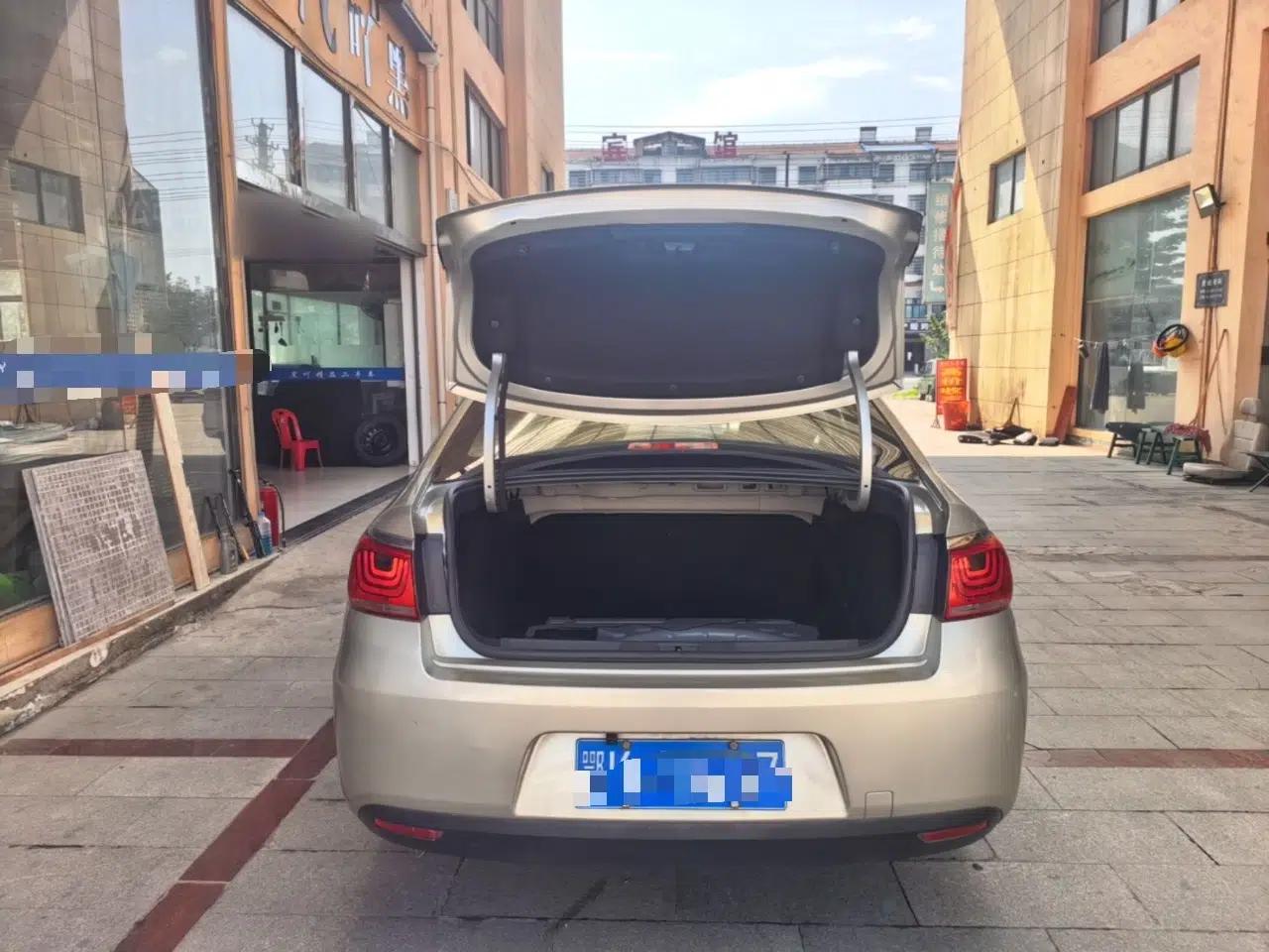 Citroen C4 Sega 2016 1.6L Manual Comfort Model — миниатюра 22