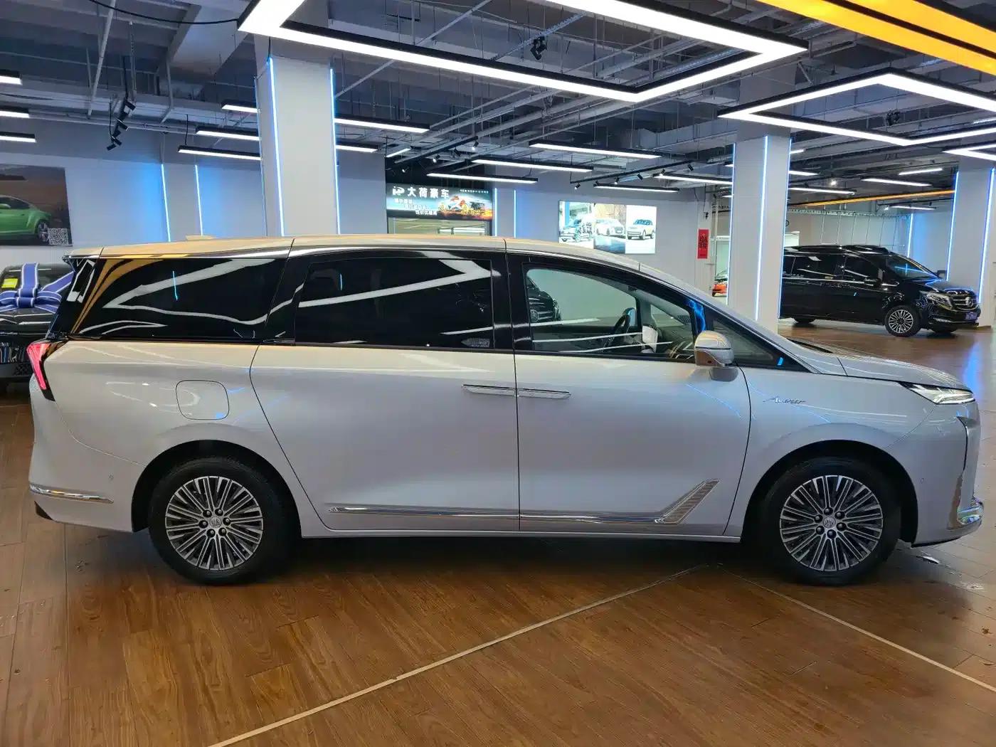 Buick GL8 PHEV 2024 Luxury Edition 7-seater — миниатюра 4