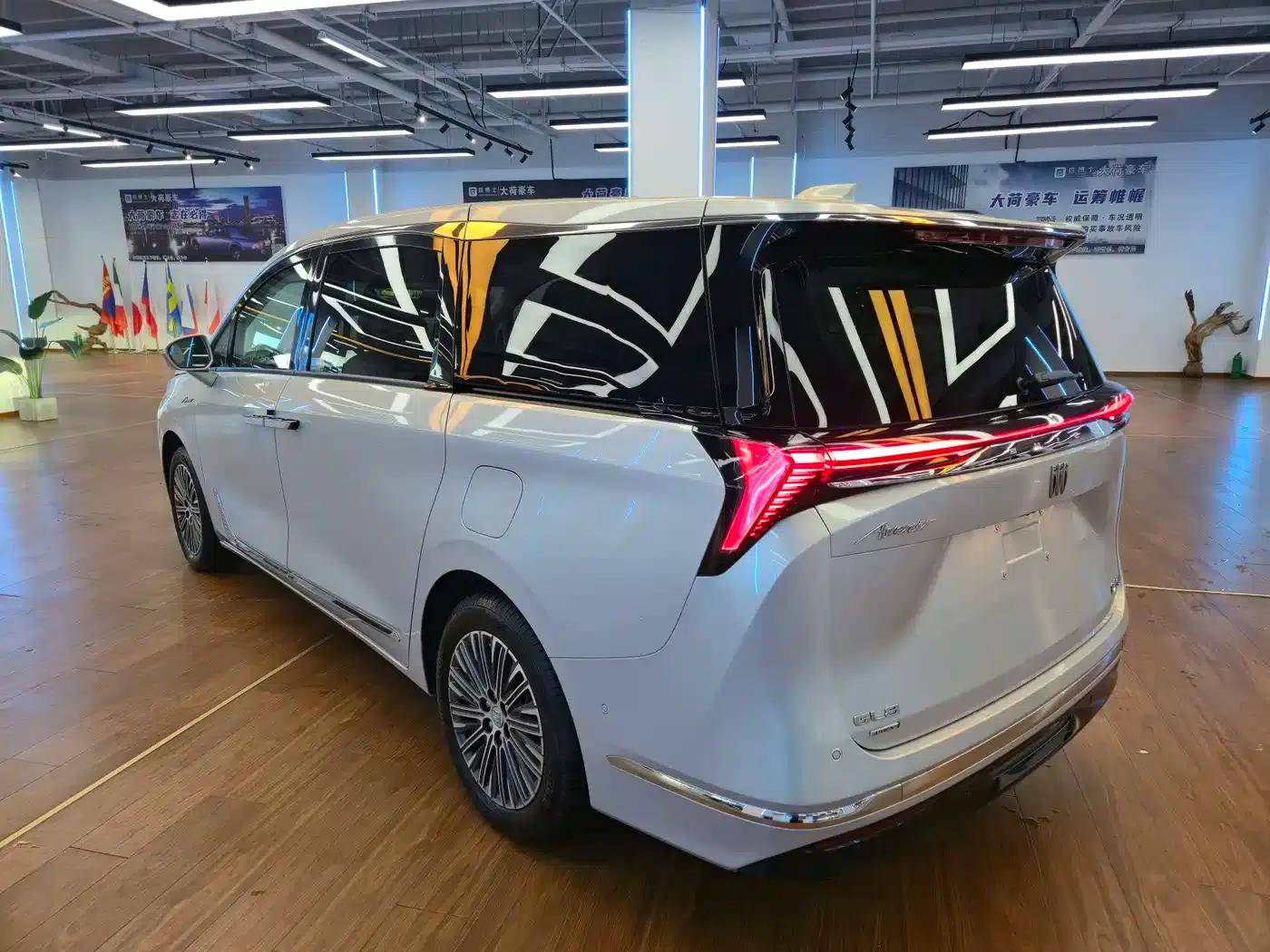 Buick GL8 PHEV 2024 Luxury Edition 7-seater — миниатюра 7