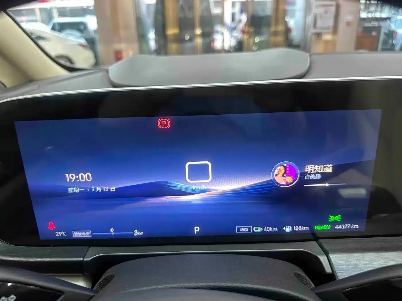 Buick GL8 PHEV 2025 Land Cruiser First Edition — миниатюра 15