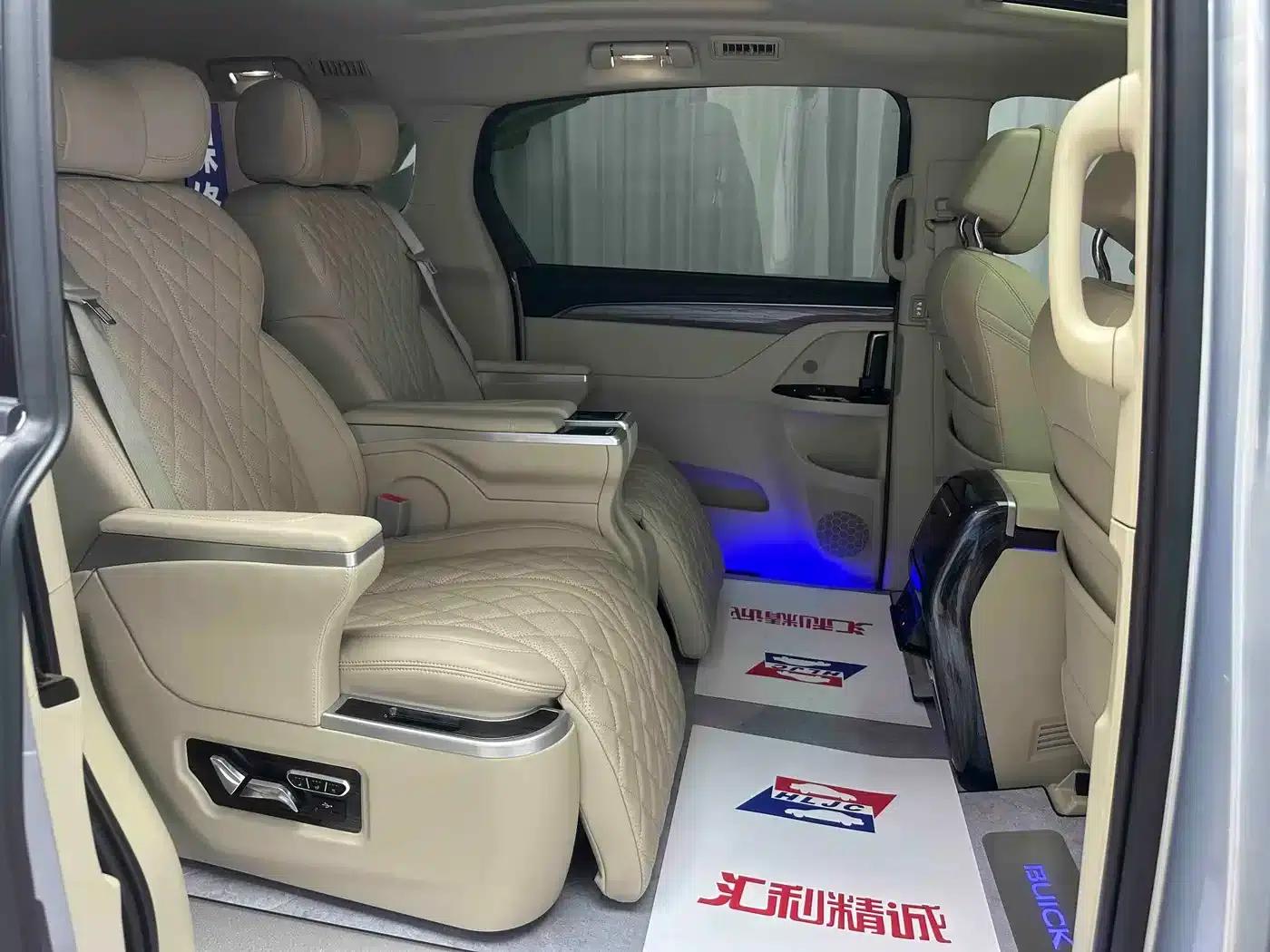 Buick GL8 PHEV 2025 Land Cruiser First Edition — миниатюра 18