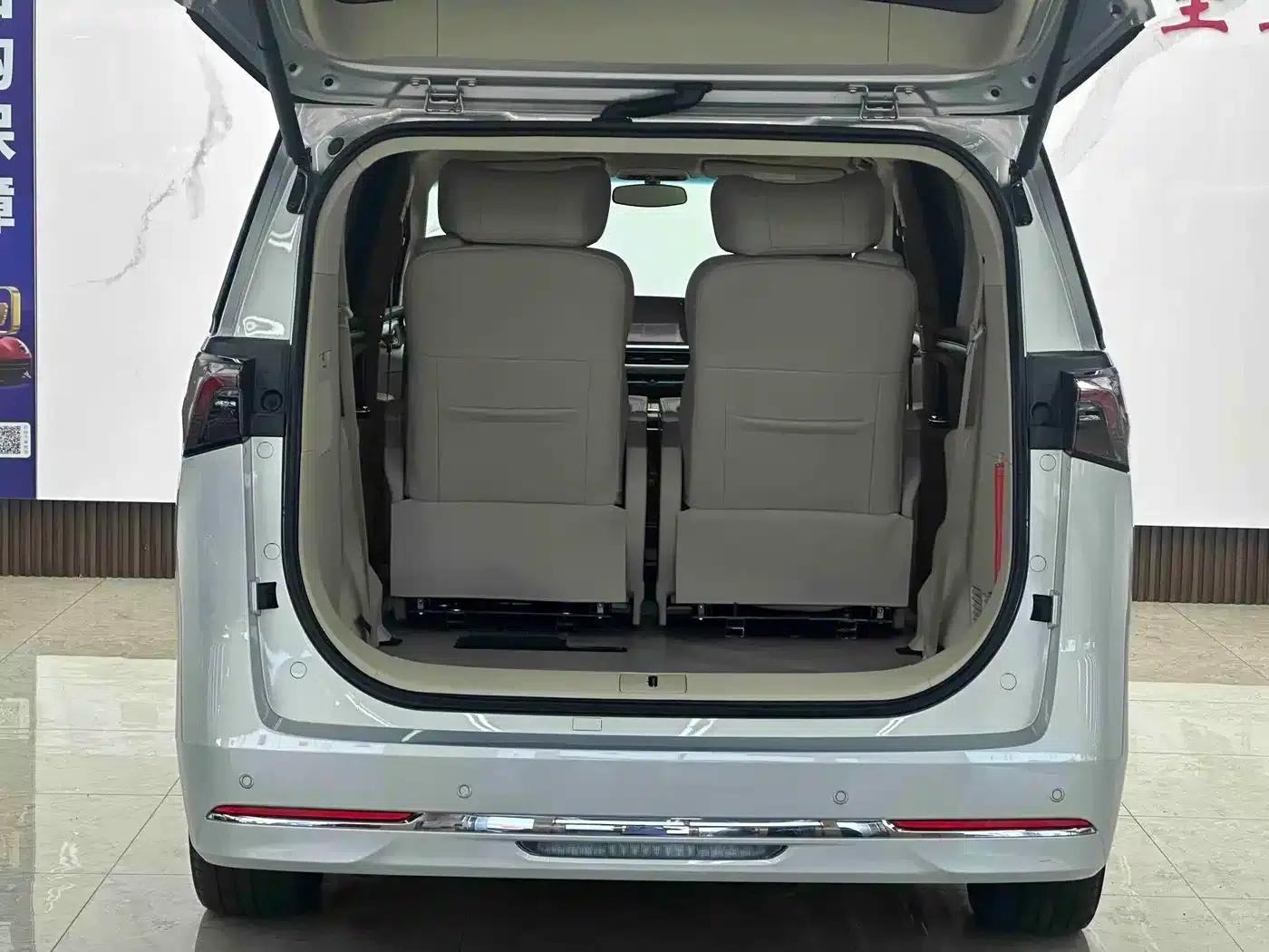 Buick GL8 PHEV 2025 Land Cruiser First Edition — миниатюра 20