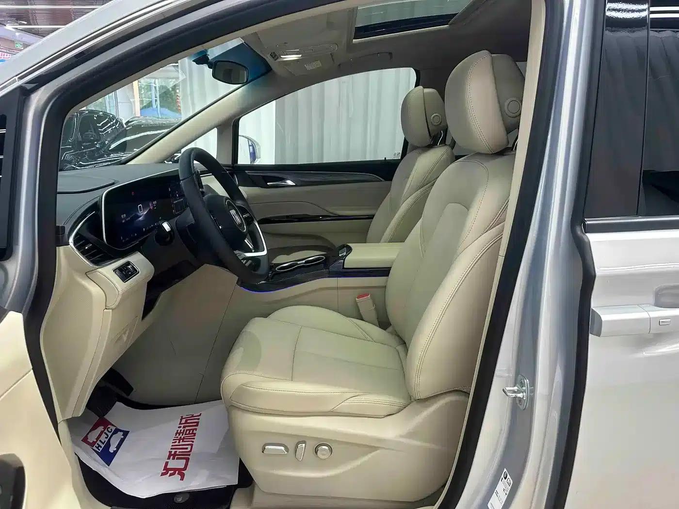 Buick GL8 PHEV 2025 Land Cruiser First Edition — миниатюра 7