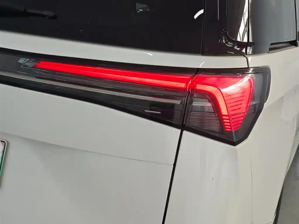 Buick GL8 PHEV 2025 Land Cruiser Premium Edition — миниатюра 12
