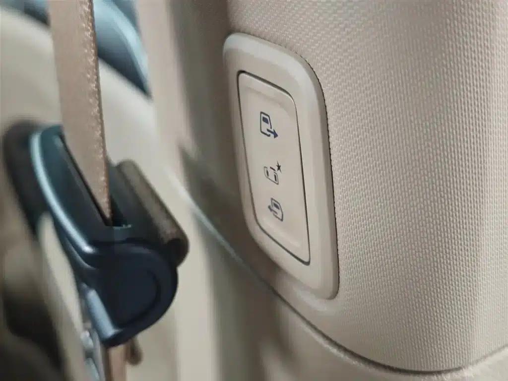 Buick GL8 PHEV 2025 Land Cruiser Premium Edition — миниатюра 17