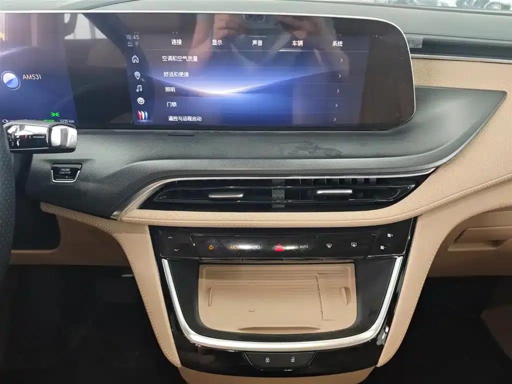 Buick GL8 PHEV 2025 Land Cruiser Premium Edition — миниатюра 18