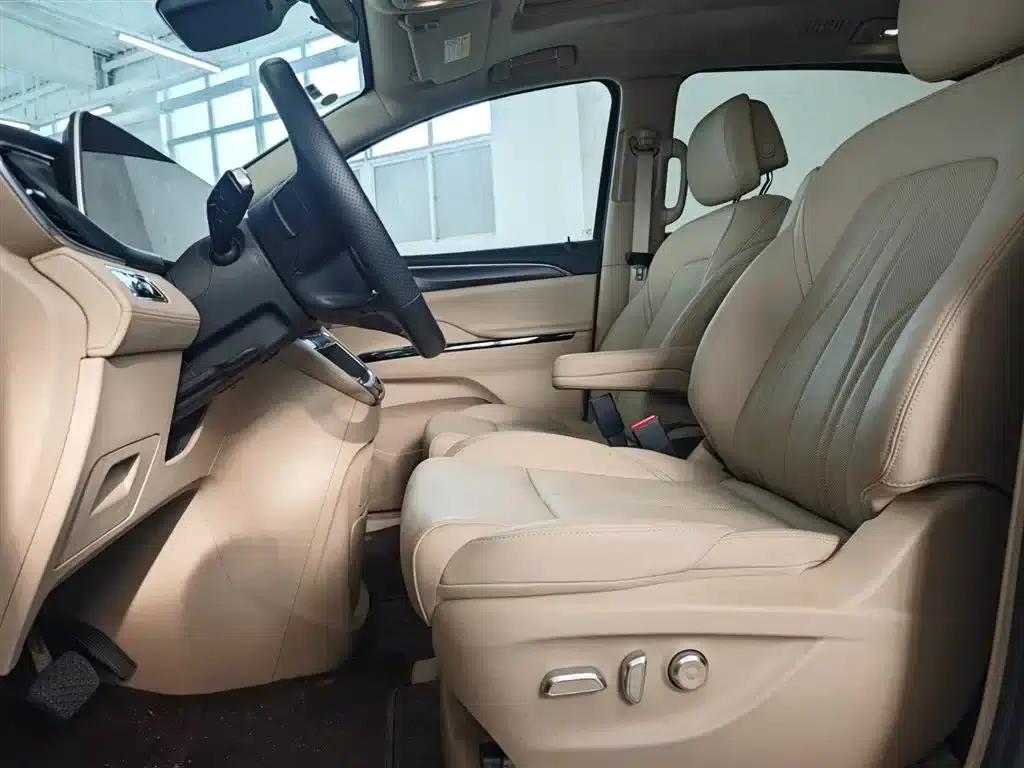 Buick GL8 PHEV 2025 Land Cruiser Premium Edition — миниатюра 7