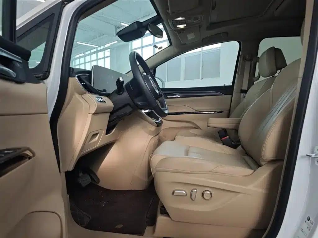 Buick GL8 PHEV 2025 Land Cruiser Premium Edition — миниатюра 8