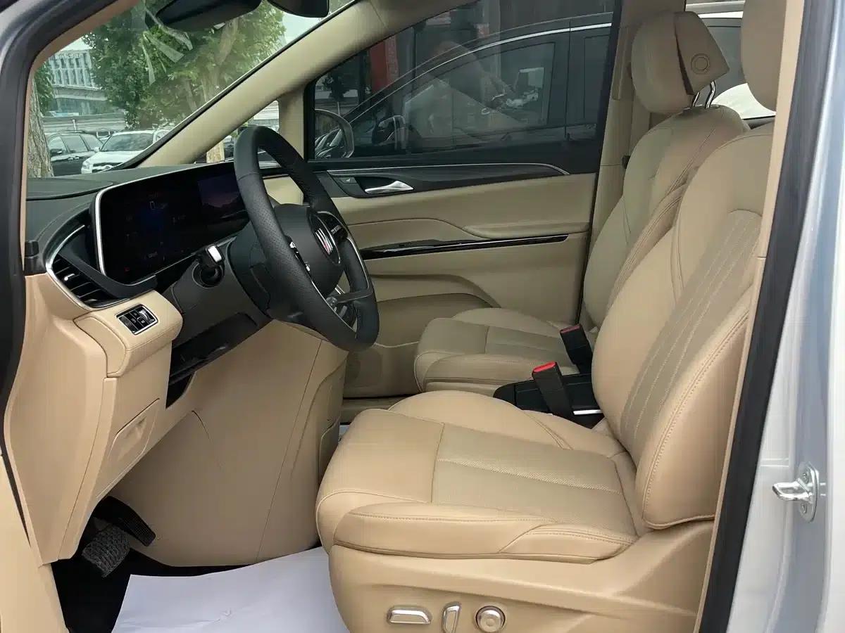 Buick GL8 PHEV 2025 Land Cruiser Premium Edition — миниатюра 11