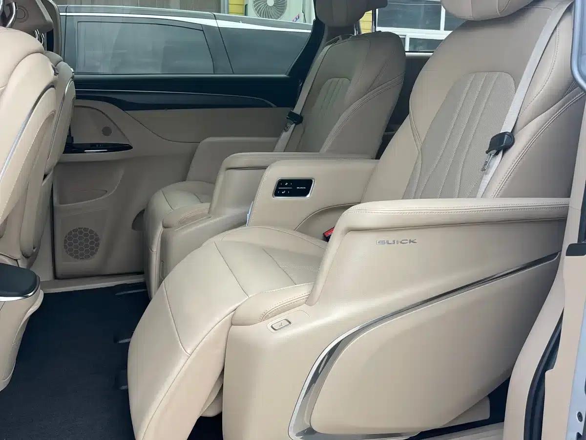 Buick GL8 PHEV 2025 Land Cruiser Premium Edition — миниатюра 12