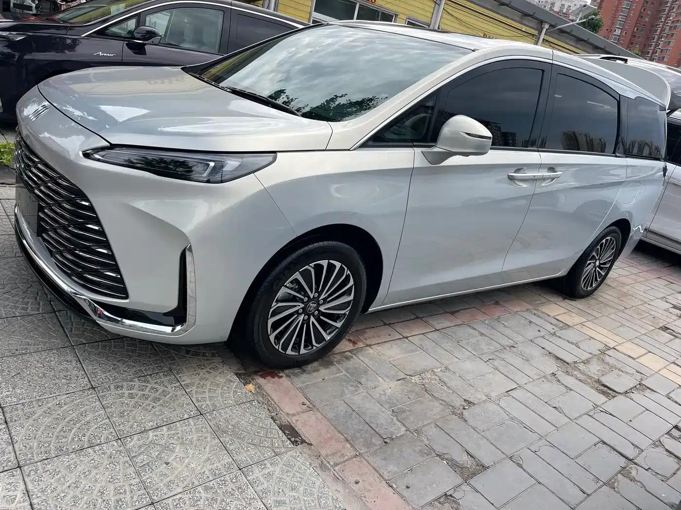 Buick GL8 PHEV 2025 Land Cruiser Premium Edition — миниатюра 3