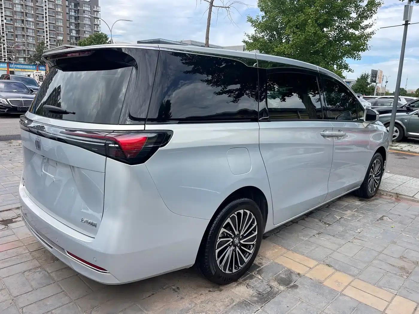 Buick GL8 PHEV 2025 Land Cruiser Premium Edition — миниатюра 7