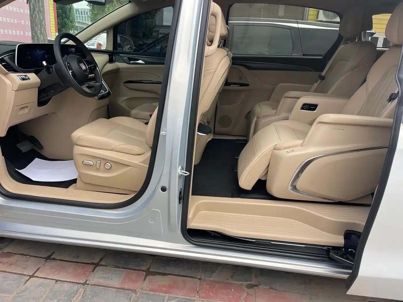 Buick GL8 PHEV 2025 Land Cruiser Premium Edition — миниатюра 9