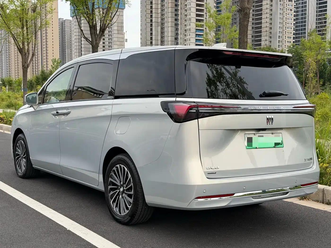 Buick GL8 PHEV 2025 Land Cruiser Premium Edition — миниатюра 3