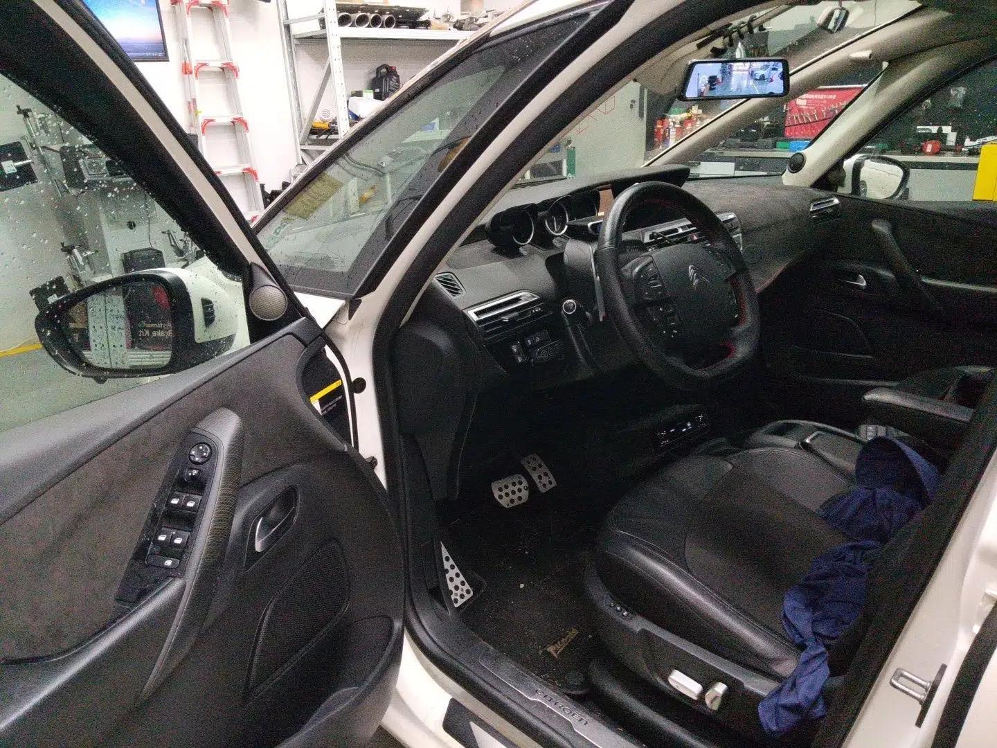 Citroen C4 Picasso 2015 1.6T Luxury 5-Seat Model — миниатюра 16