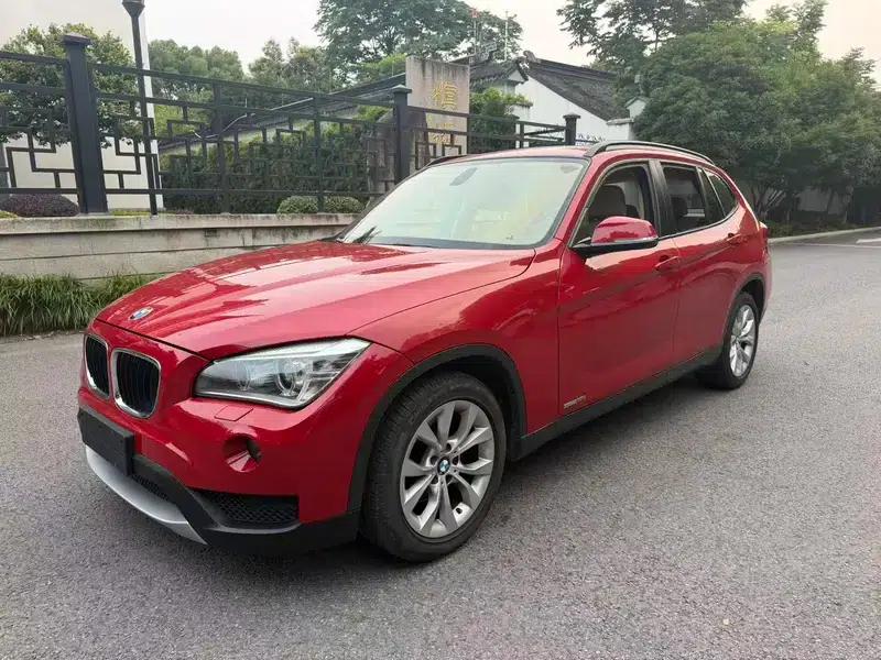 BMW X1 2013 sDrive18i Leading Edition — миниатюра 1