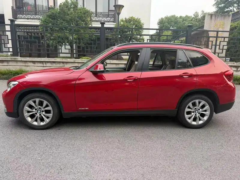 BMW X1 2013 sDrive18i Leading Edition — миниатюра 3