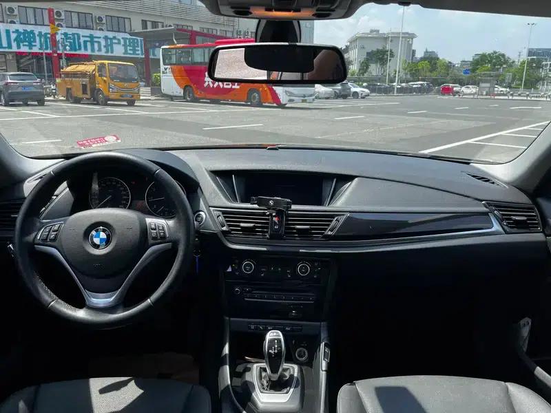 BMW X1 2015 sDrive18i Leading Upgrade Edition — миниатюра 13