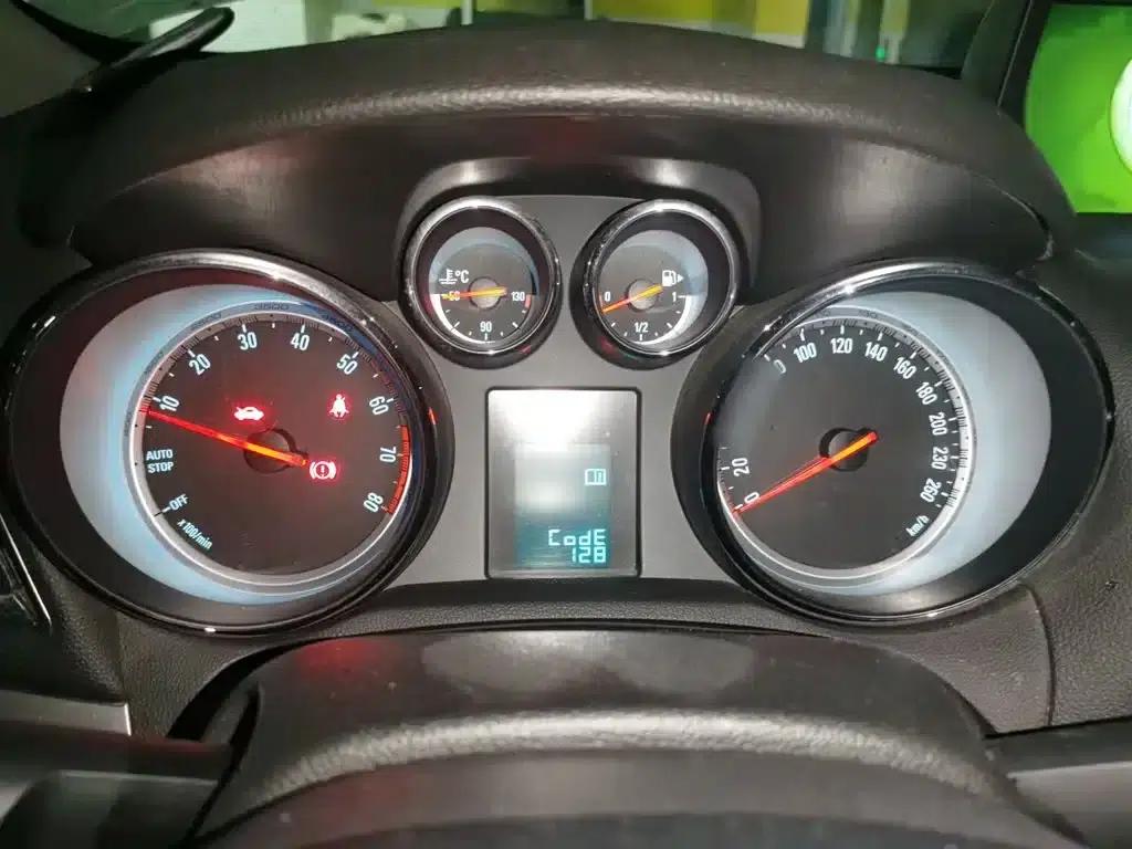 2015 Buick Encore 1.4T Manual 2WD Urban Entry-level — миниатюра 4