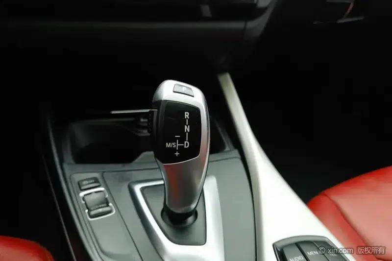 BMW 1 Series (Imported) 2016 118i Leading Edition — миниатюра 15