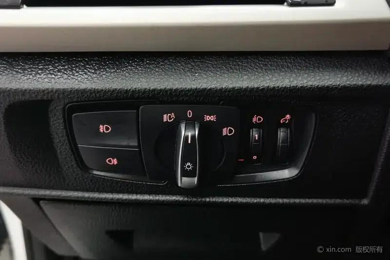 BMW 1 Series (Imported) 2016 118i Leading Edition — миниатюра 16