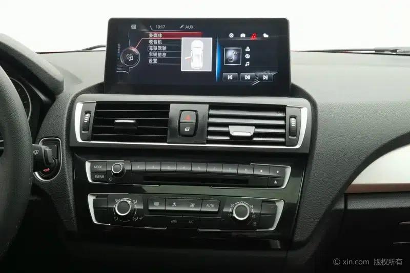 BMW 1 Series (Imported) 2016 118i Leading Edition — миниатюра 8