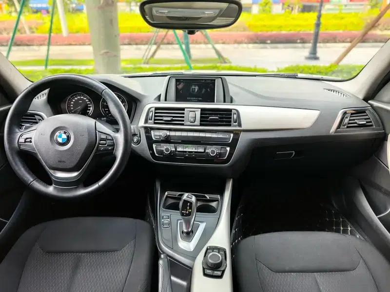 BMW 1 Series (Imported) 2018 118i Leading Edition — миниатюра 8