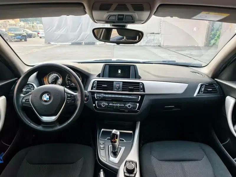 BMW 1 Series (Imported) 2018 118i Leading Edition — миниатюра 10