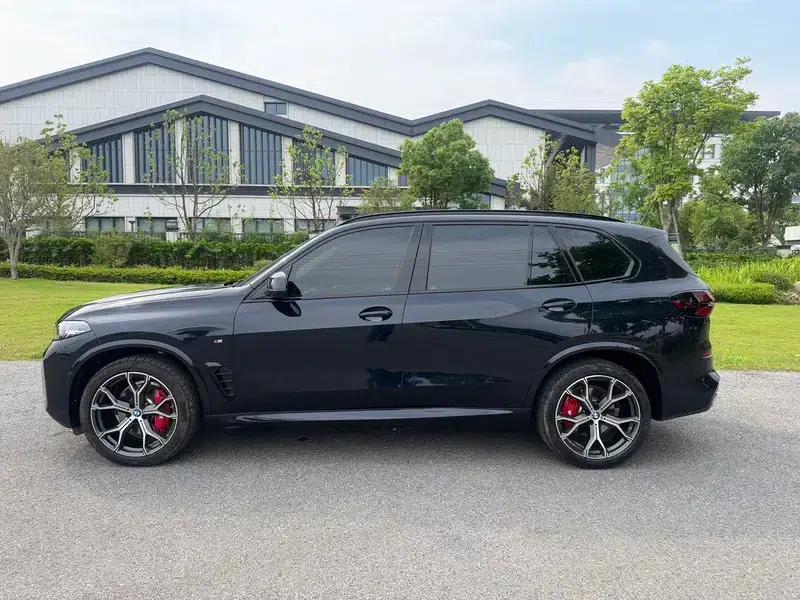 BMW X5 2023 xDrive30Li M Sport Package — миниатюра 3