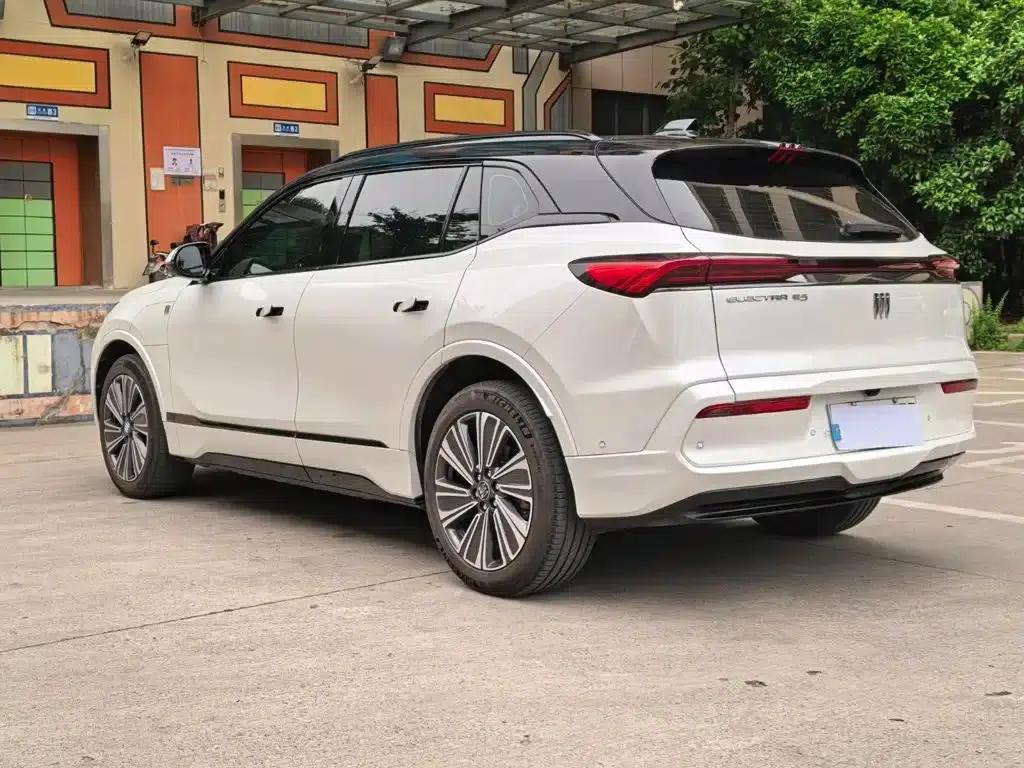 Buick E5 2023 Premium Standard Range Edition — миниатюра 17