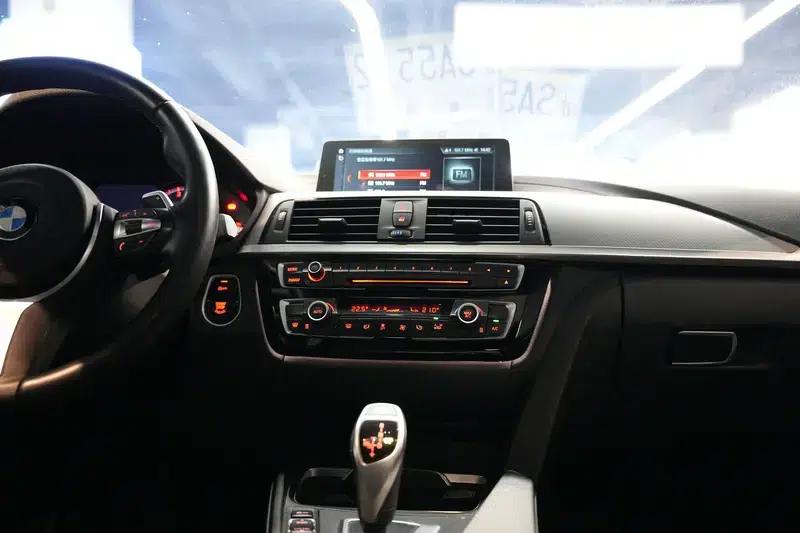 2019 BMW 4 Series 425i M Sport Package — миниатюра 8