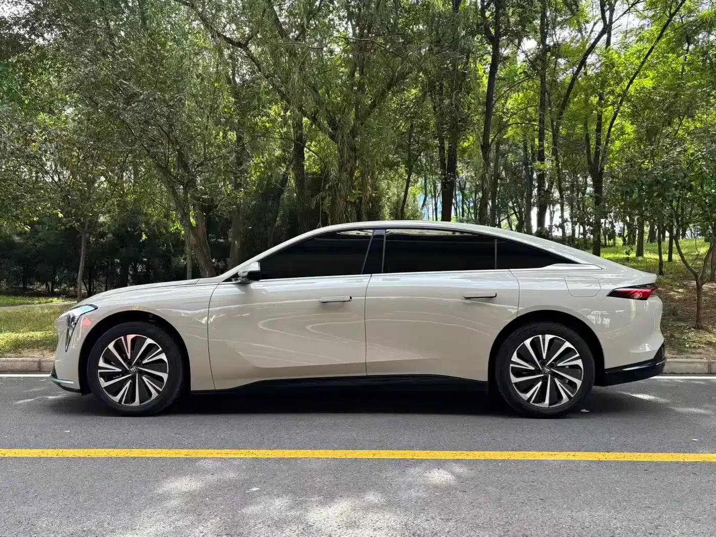 Buick L7 Luxury Edition 2025 — миниатюра 3